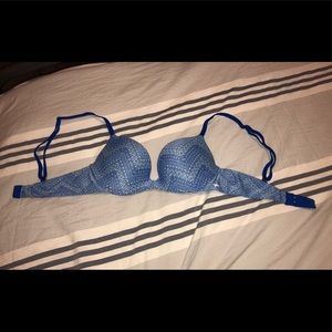 Victoria Secret Push up t-shirt bra